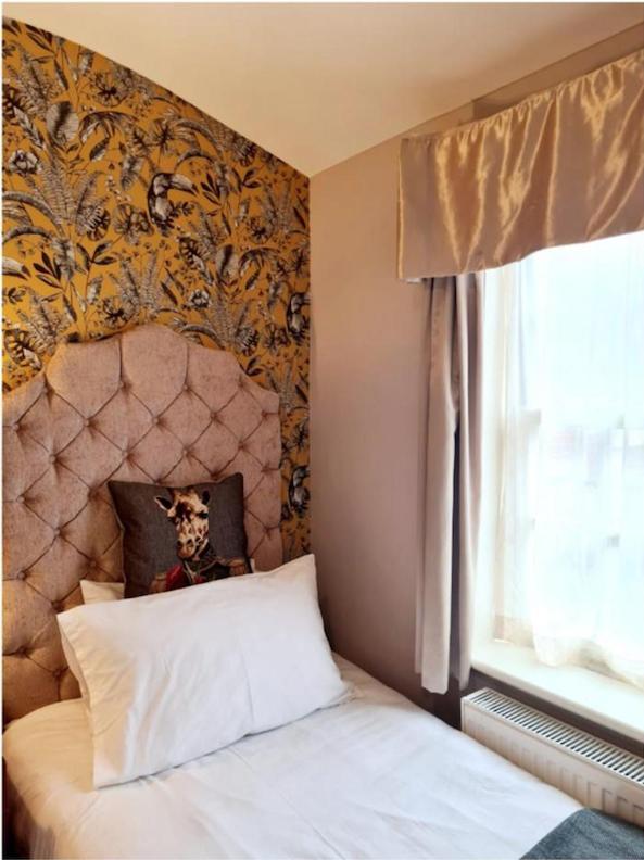 Colchester Boutique Hotel Room photo