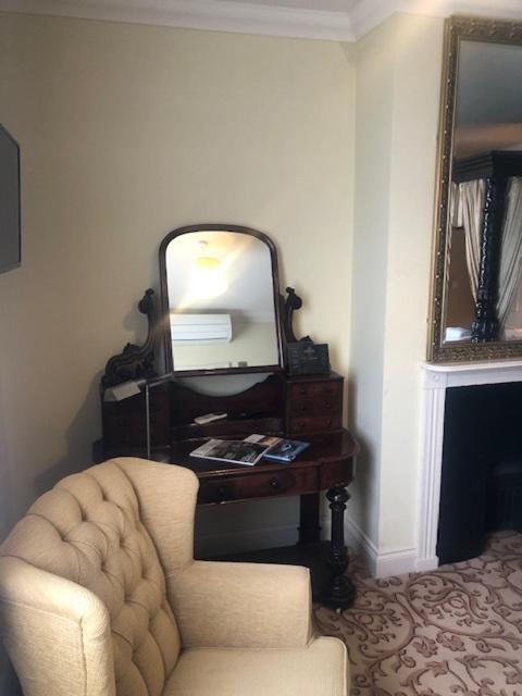 Colchester Boutique Hotel Room photo