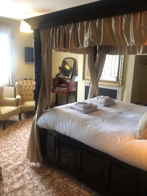 Colchester Boutique Hotel Room photo
