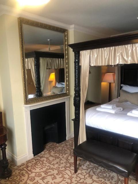 Colchester Boutique Hotel Room photo