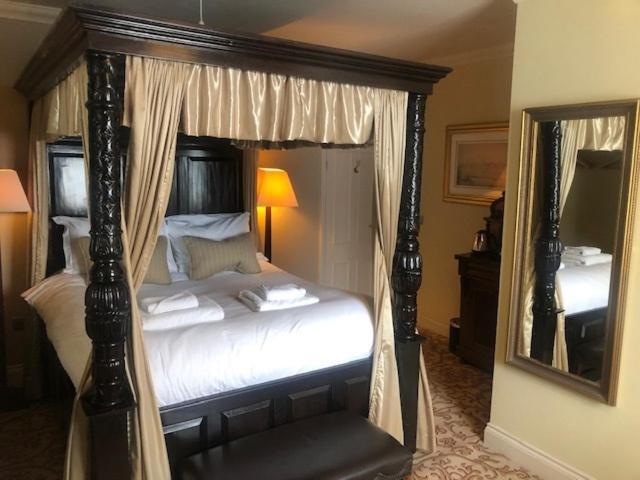 Colchester Boutique Hotel Room photo